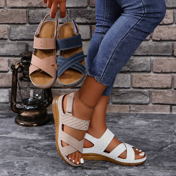 Юго-Восточная Азия трансграничный большой размер липучки с толстым дном полые сандалии женские европейские и американские амазонки на склоне на каблуке легкие пляжные сандалии