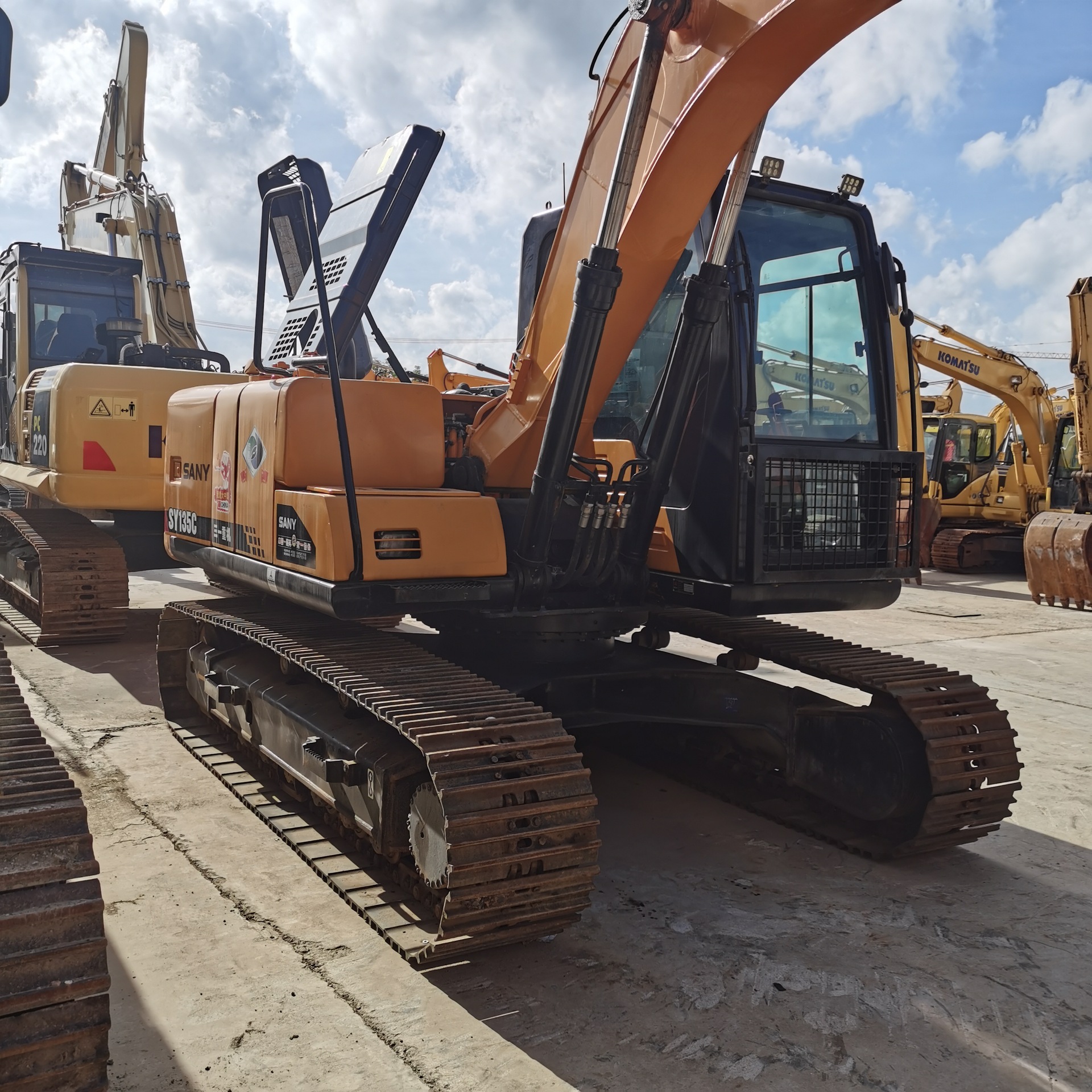 三一履带式液压挖掘机 SY135C 13.5吨 小型挖机 钩机 上海现货