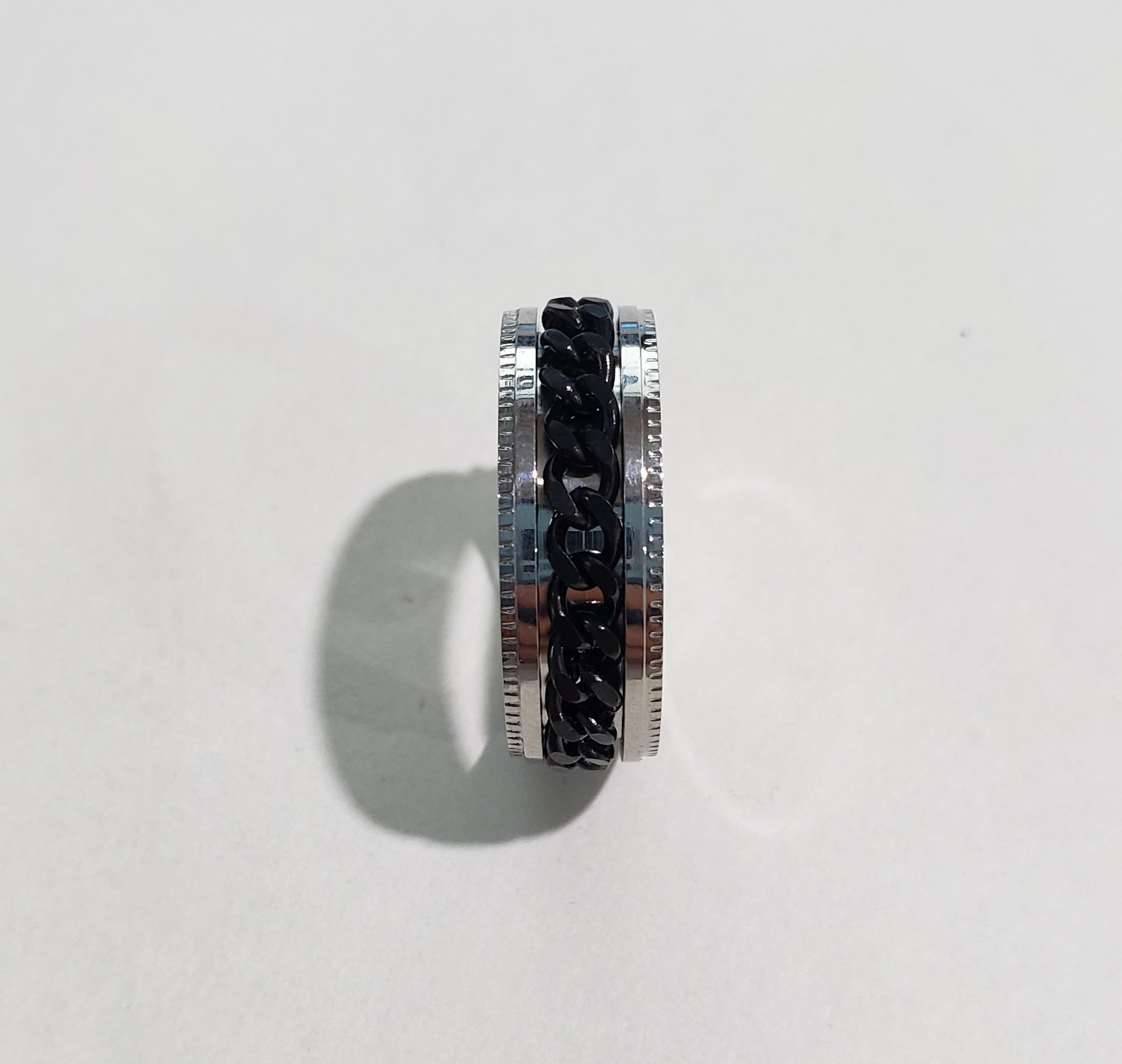 Joyería de acero Titanium vendedora caliente transfronteriza fabricante masculino del anillo esmerilado hueco del acero inoxidable del estilo europeo y americano de la cadena giratoria