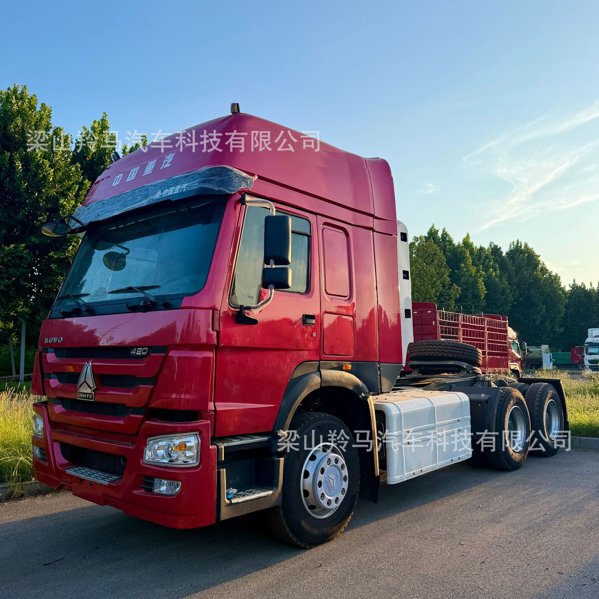 Supply of Sinotruk HOWO6X4 tractor heads, semi-trailer heavy-duty trailer heads, container truck heads with 420 horsepower