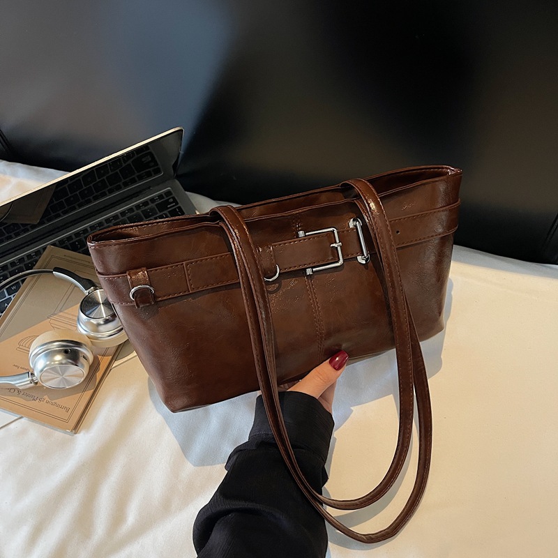 Diseño de nicho coreano de piel de aceite, bolsas de brazo casuales populares para mujeres, bolsas de hombro de lujo ligeras y personales, retro versátiles