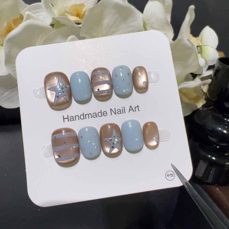 [Milk Blue Starlight] Ice Blue Galaxy Brown Tone Symphony Whitening Gentle Atmosphere Internet Celebrity Starlight Design Wearable Nails