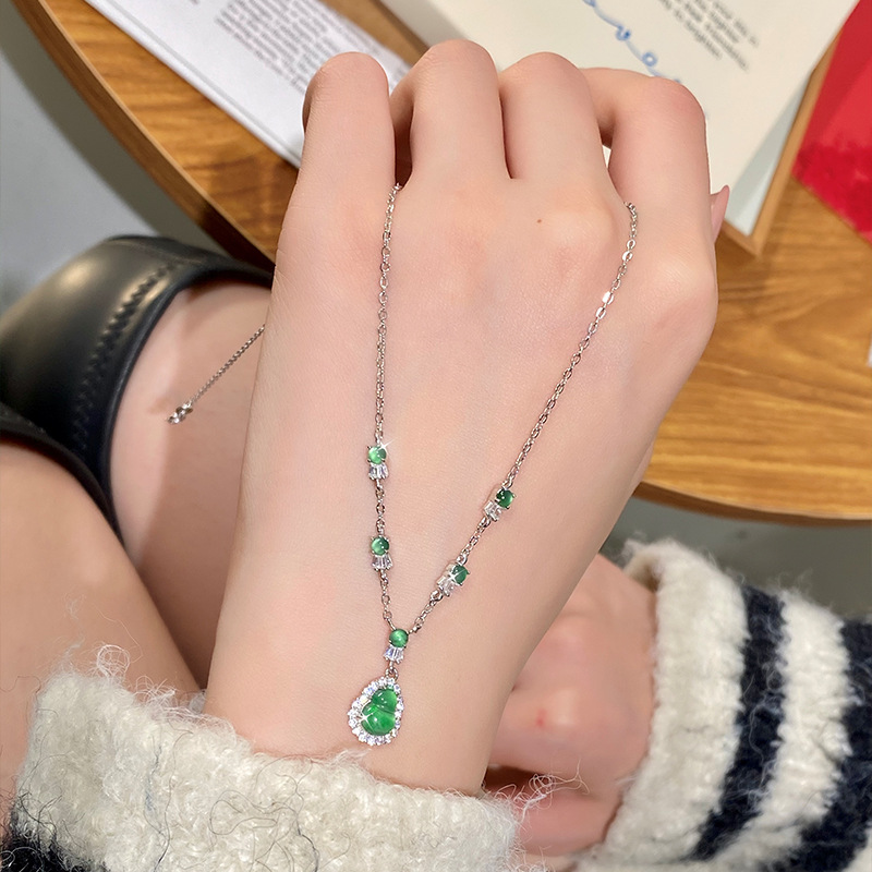 Material peligroso de jade natural S925 con incrustaciones de plata nuevo estilo chino Fulu calabaza Gao Bingyang verde collar de temperamento de marea nacional