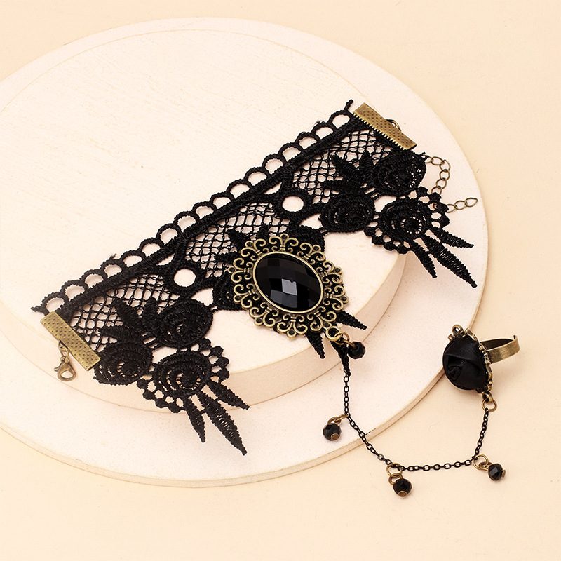 Retro Palace Gothic Lolita Bracelet New Accessories Dark Lace Bracelet display picture 4