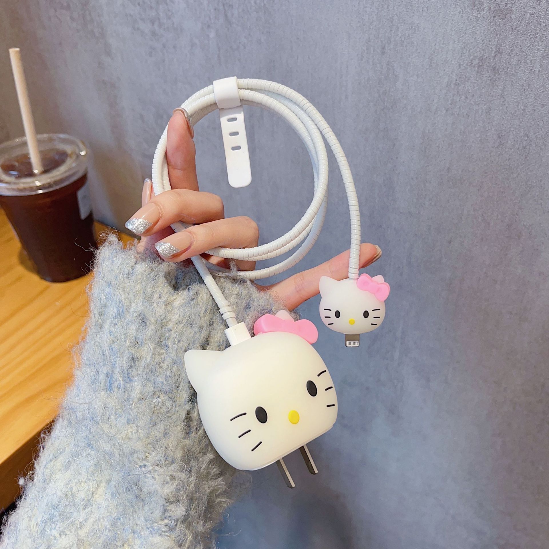 2023 nuevo cargador de dibujos animados cubierta protectora adecuada para Apple carga rápida cabeza 18/20W estándar europeo estándar americano aplicable