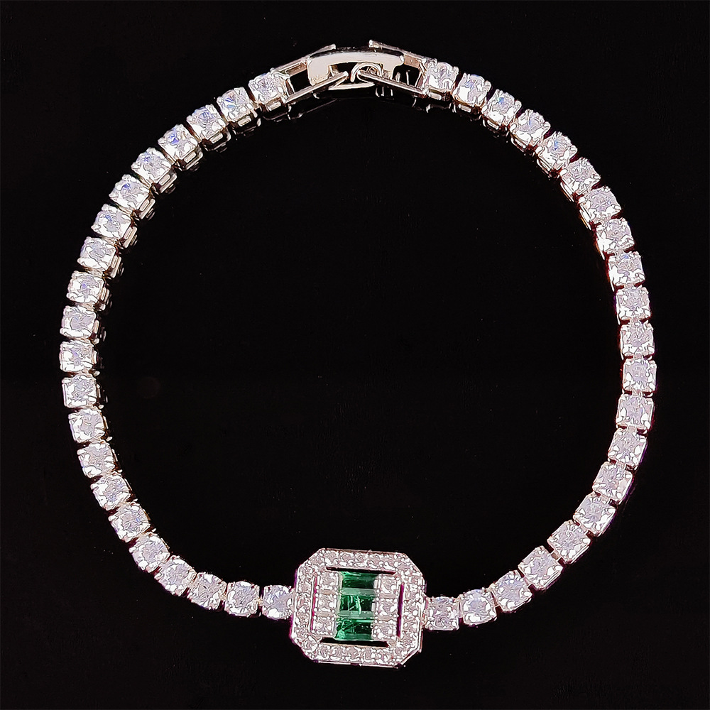 Das neue quadratische Diamant-Full-Sky-Stern-Armband mit mehrfarbigem, ausgehöhltem Nischengefühl s7063_voghion.com