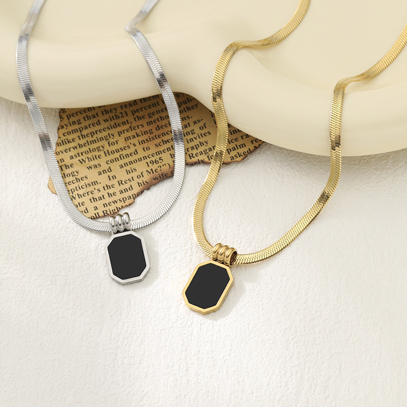 Summer Titanium Steel Necklaces in Stock Wholesale Light Luxury Versatile Simple Niche Fashion Stainless Steel Necklaces in Stock Wholesale