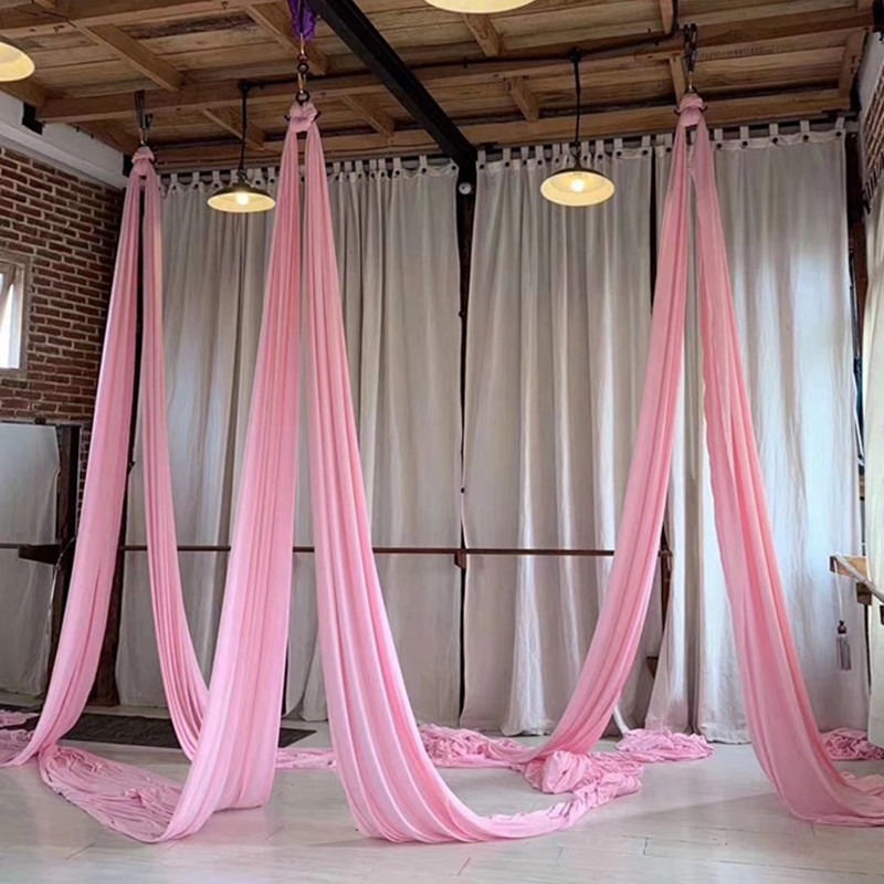 Un punto de rotación aérea de yoga hamaca satén traje equipo suministros hogar sala de baile interior de alta altitud tela de satén