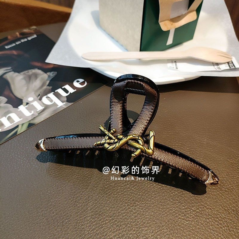 2025 nuevo diseño de nicho para el cabello corteza agarrando clip de 13 cm letras de moda viajeros clip de tiburón explosión