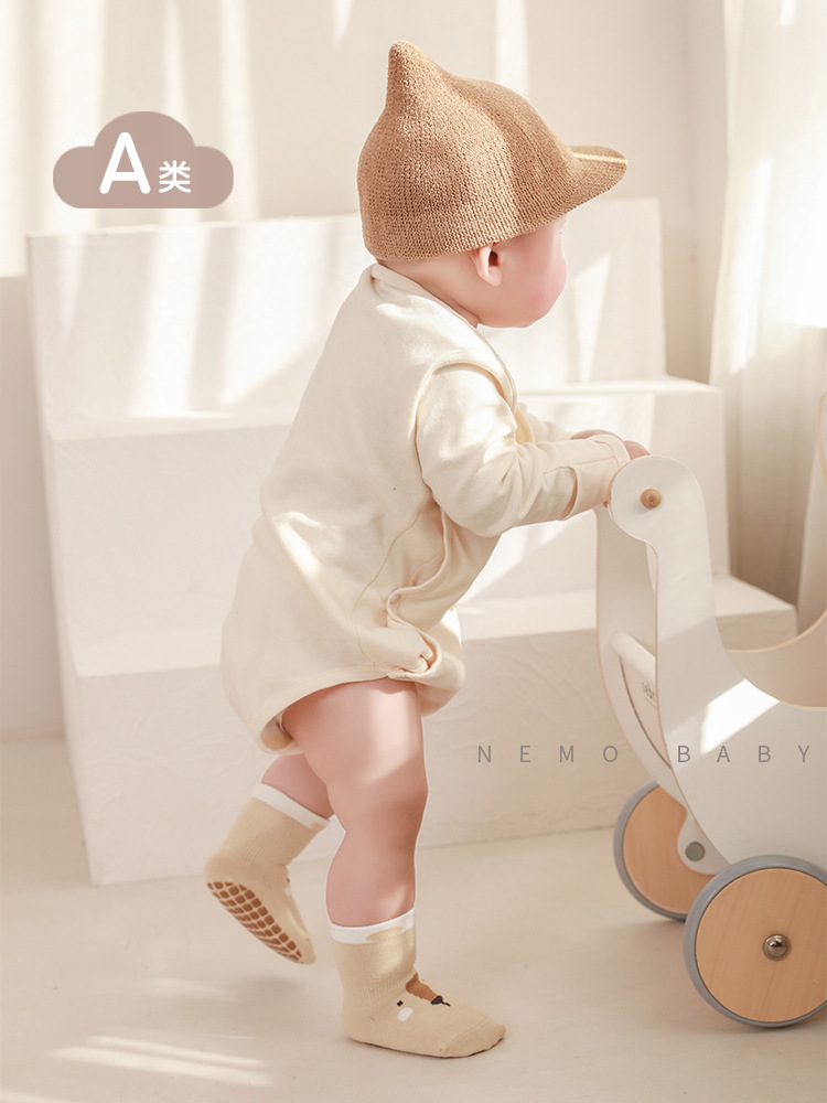 2024 primavera nuevo bebé piso calcetines interior antideslizante fresco temprano educación otoño niños niño mediados de la pantorrilla Calcetines