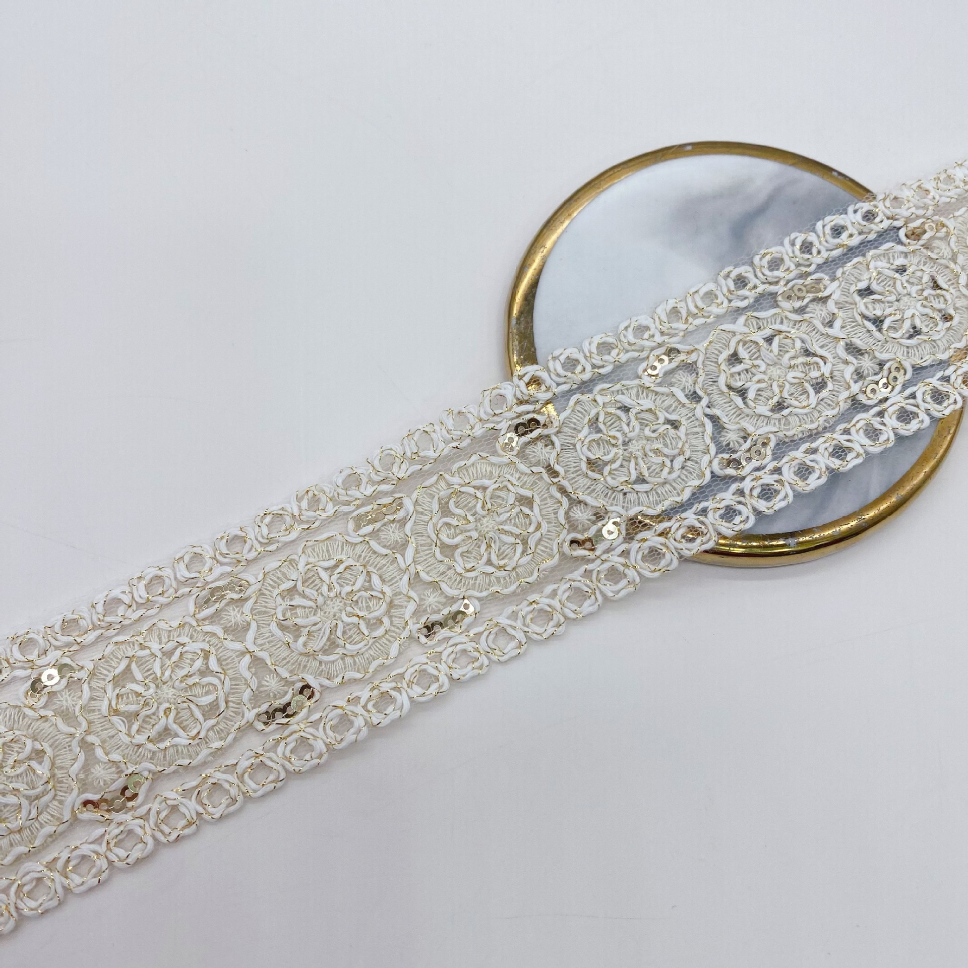 Nuevo estilo étnico bordado hueso de coche lentejuelas encaje retro fondo de malla hilo de algodón hilo accesorios de ropa encaje