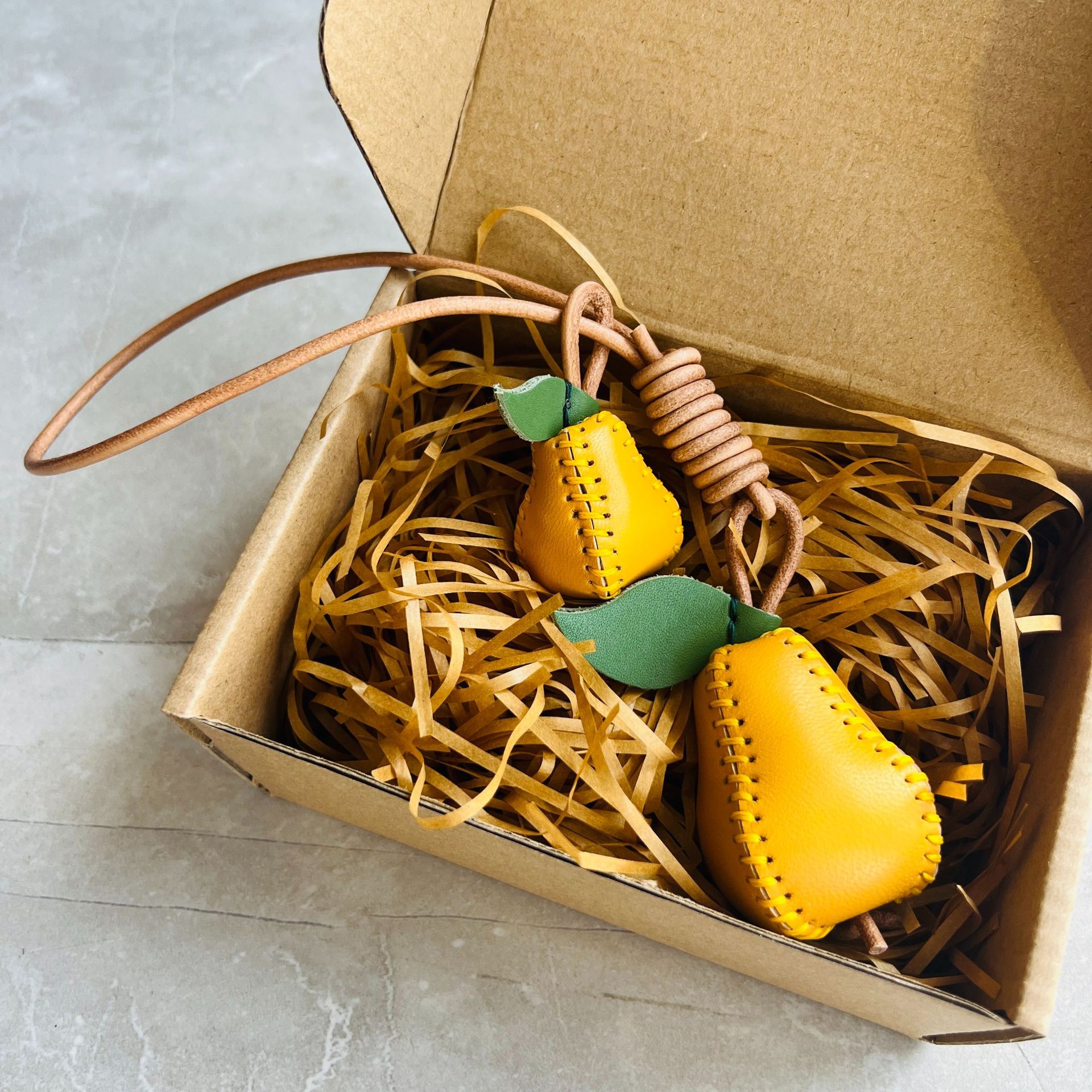 Bolso colgante de cuero de manzana de pera cosida a mano de alta calidad, colgante, colgante, colgante, colgante, colgante, colgante, colgante, bolso de material de bricolaje hecho a mano