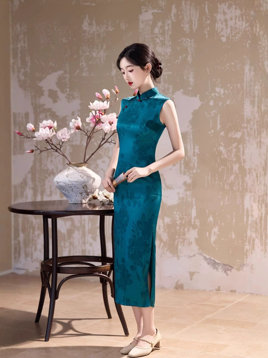 Summer blue colored elegant fitted cheongsam sleevless