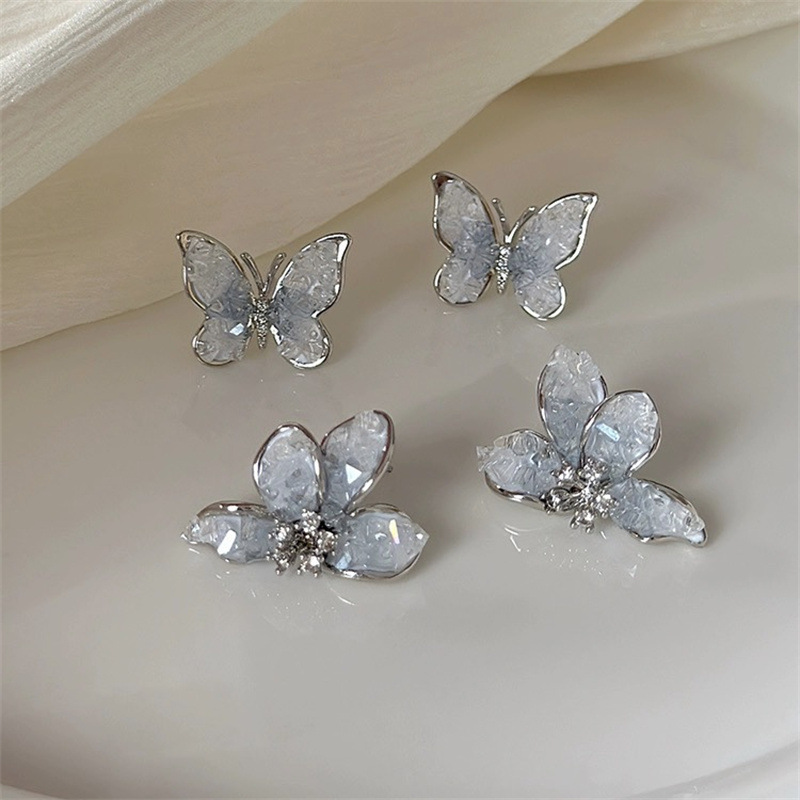 Blue design retro earrings