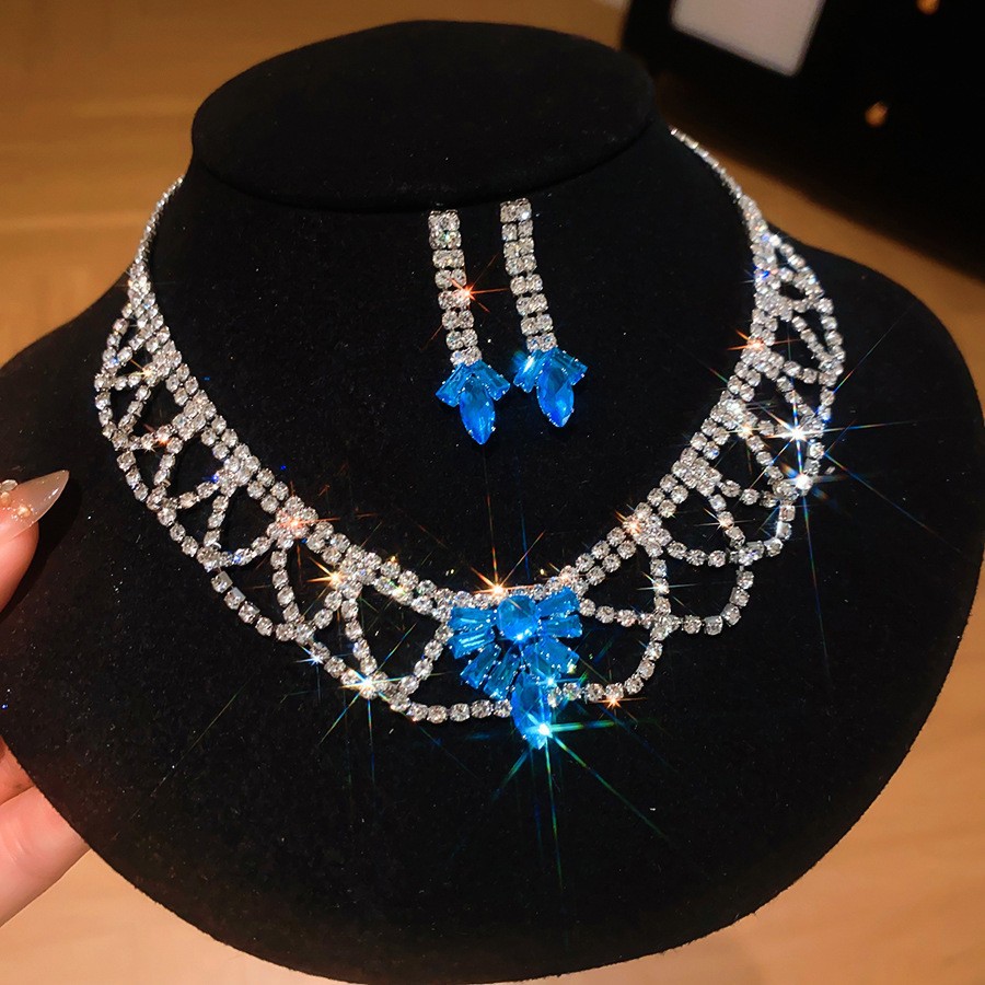 Collar de pendientes de diamantes con gotitas de agua transfronterizas europeas y americanas, colgante de moda de lujo ligero, cadena de clavícula, celebridad de Internet, joyería de alta gama, mujer