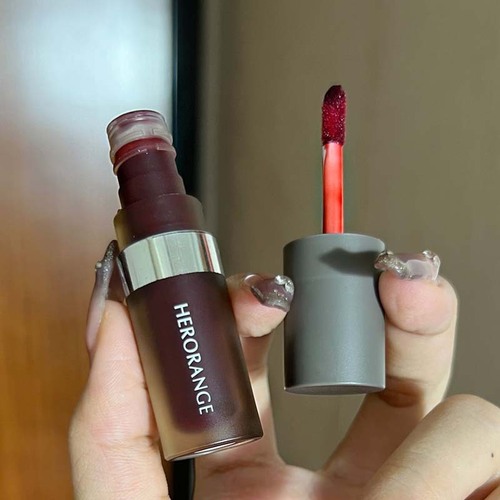 HERORANGE bright water mirror lip glaze, clear and hydrating plump lips, long-lasting, not easy to fade, whitening lipstick