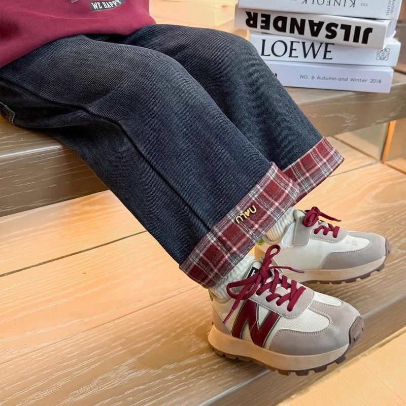 Pantalones de niñas de primavera pantalones jeans de cuadros rojos suaves nuevos niños primavera y otoño delgados bebé pantalones de piernas anchas