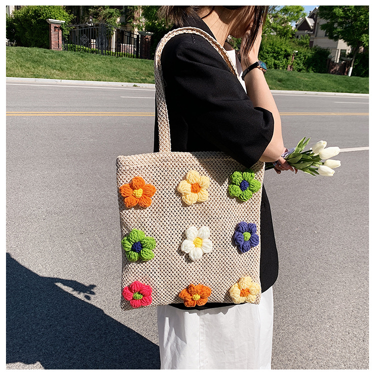Fashion Sweet Straw Woven Flower New Shoulder Large Capacity Woven Underarm Bagpicture3