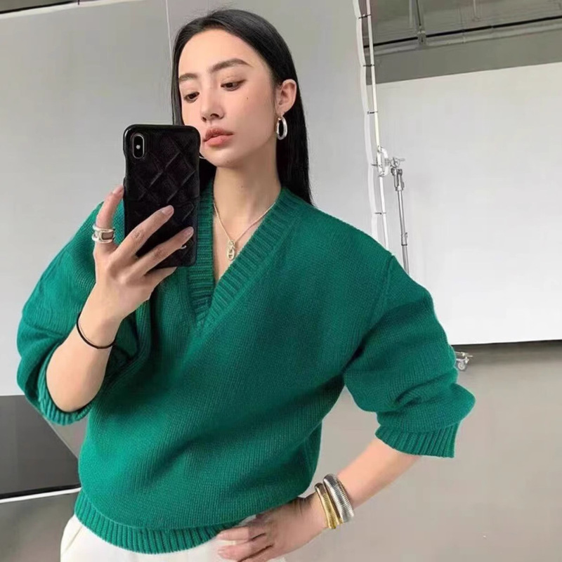 European New Style 100 Pure Wool Sweater for Women, Thickened V-Neck Pullover, Loose Lazy Style Knitted Base Sweater Trendy