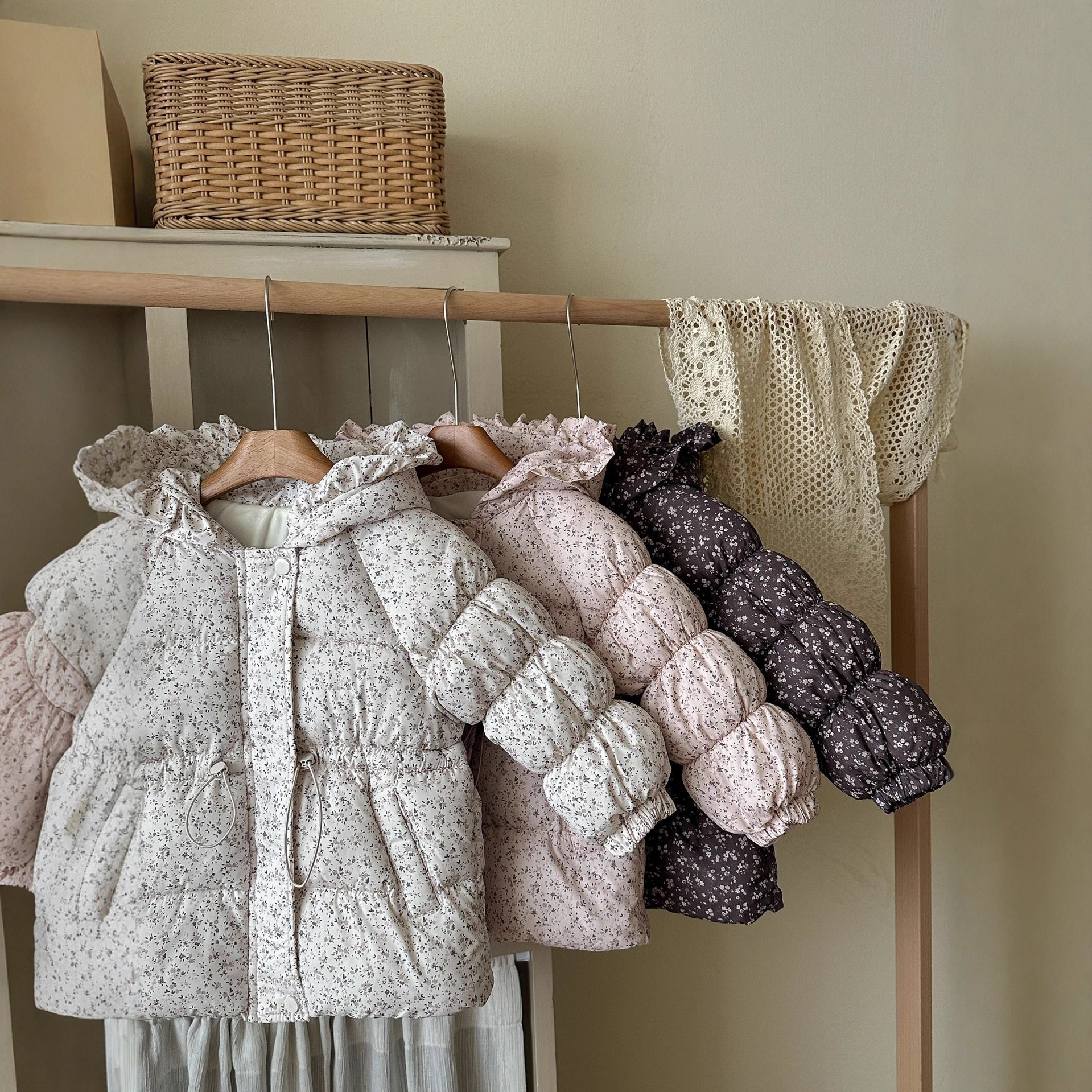 2026 New Style Thick Cotton-padded Jacket for Girls, Winter, Stylish Korean Style, Warm Floral Print, Hooded Cotton-padded Jacket for Small and Medium Children
