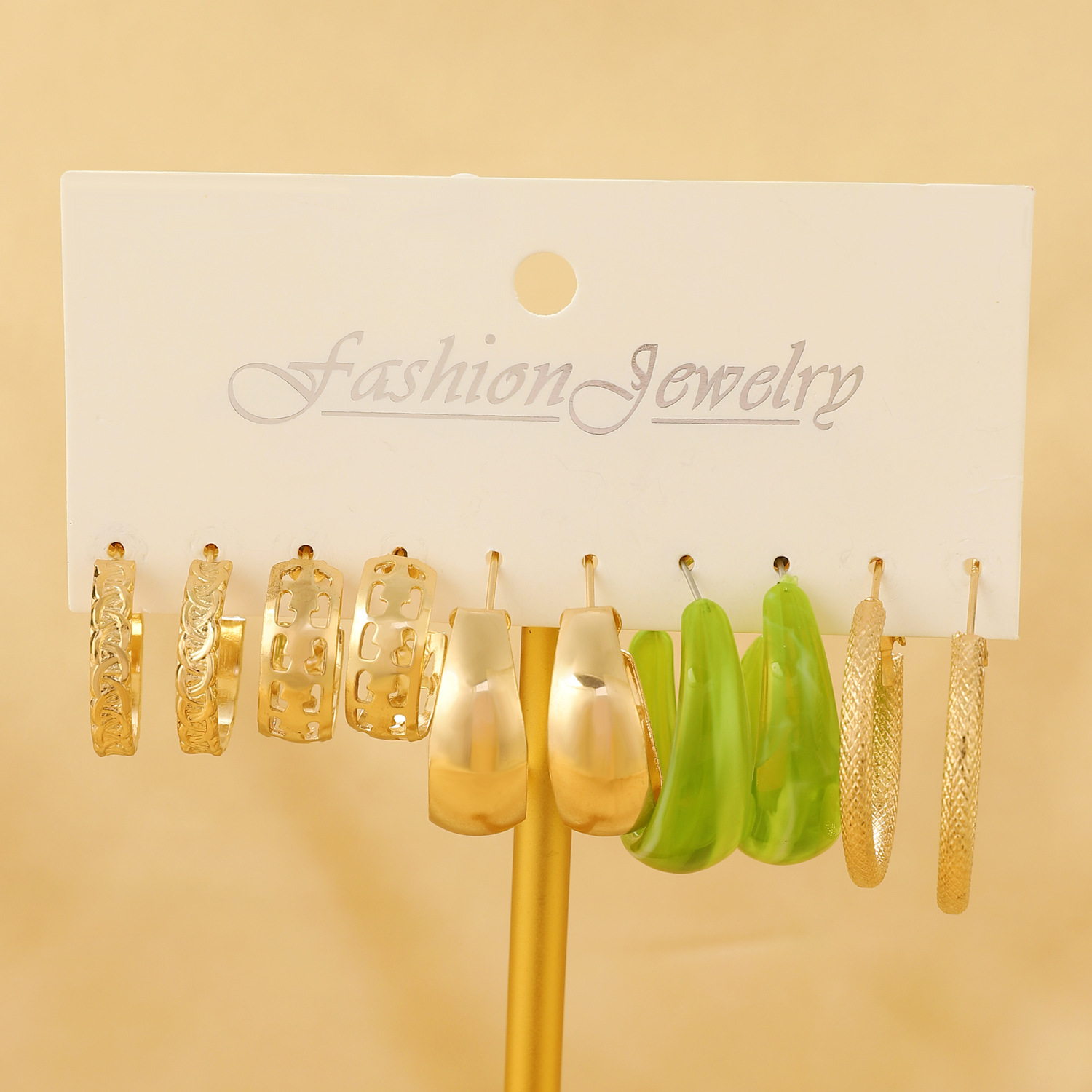Elegant earrings from pearl