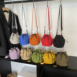 运动挎包;登山、徒步包;女士腰包