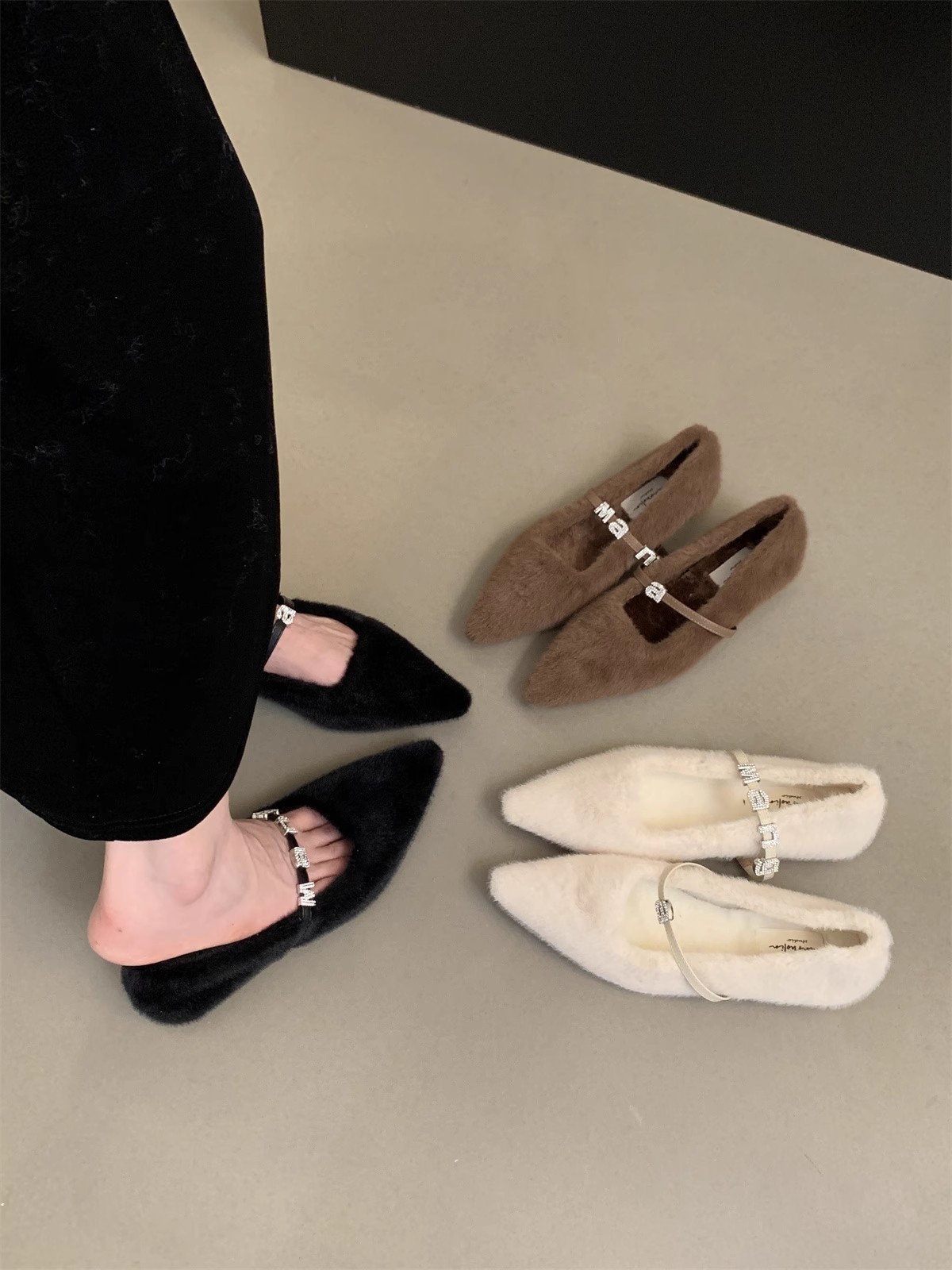 2023 Autunno/inverno Nuova edizione coreana a punta acqua diamante scarpe di peluche per le donne con peluche e stile fata suola piatta scarpe singole_voghion.com