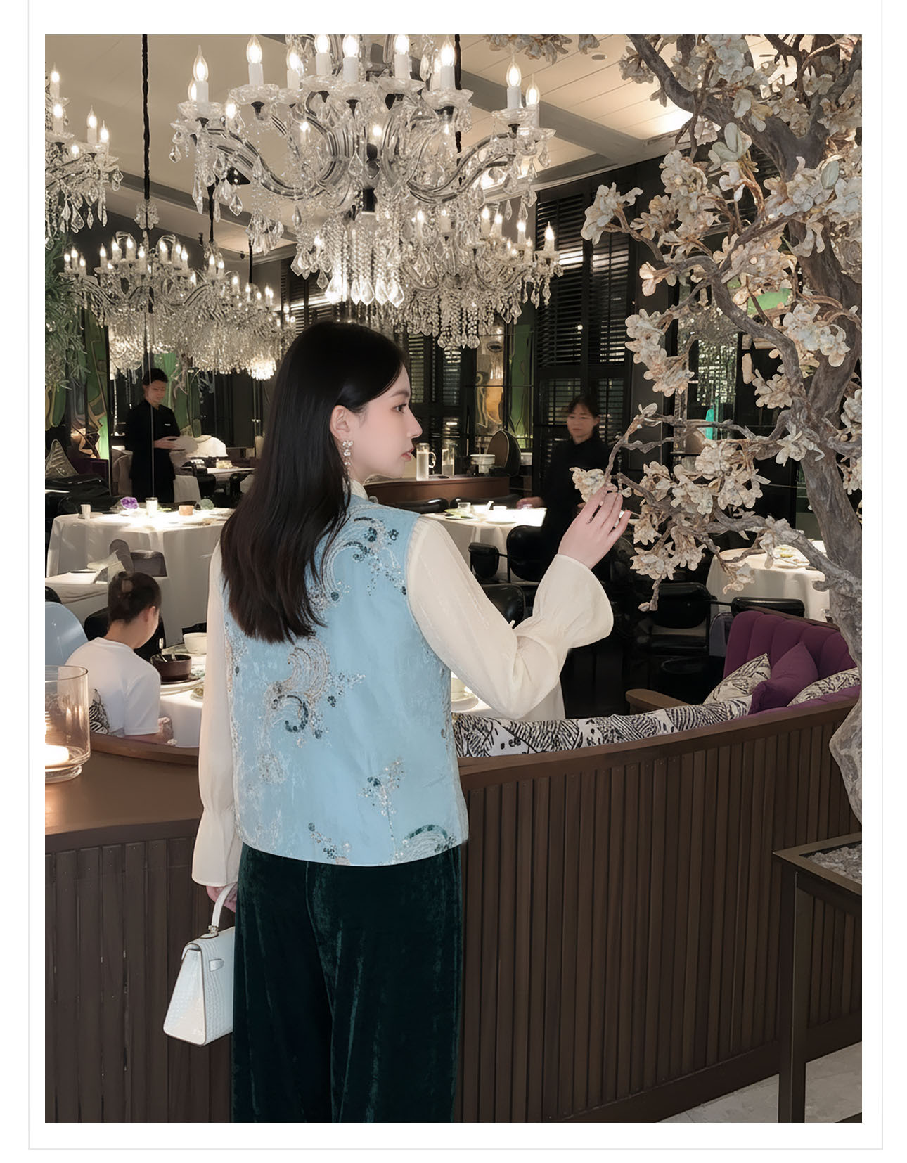 Áo gile cổ lọ nữ phong cách Trung Hoa mới, thêu đính cườm họa tiết nổi bật — xanh lam chi tiết 12