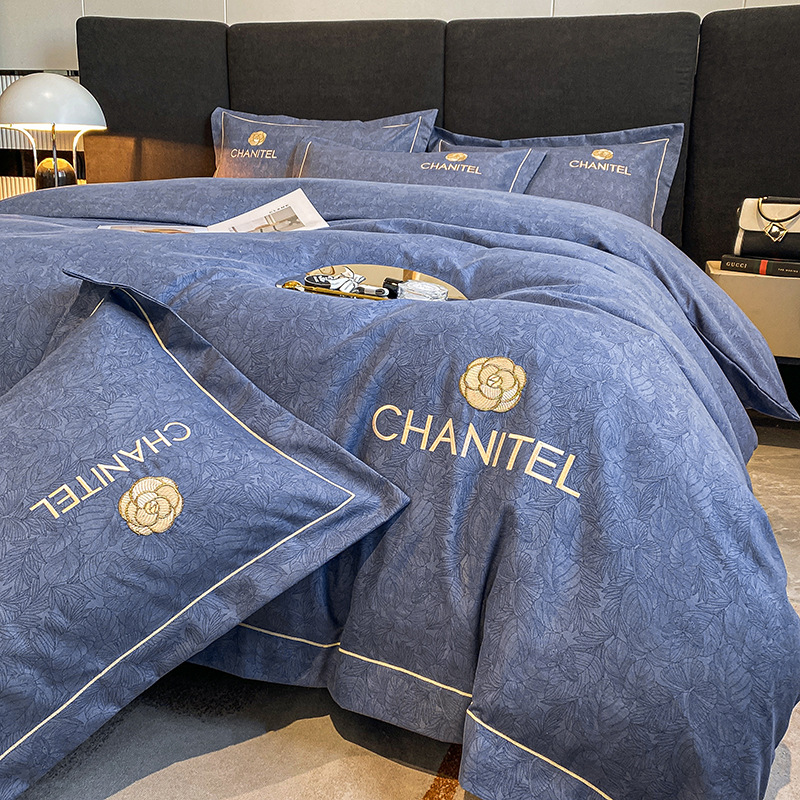 Bordado de lujo ligero, grueso, cepillado, juego de cuatro piezas, ropa de cama simple, sensación de alta calidad, funda de edredón de otoño e invierno, sábana, algodón puro