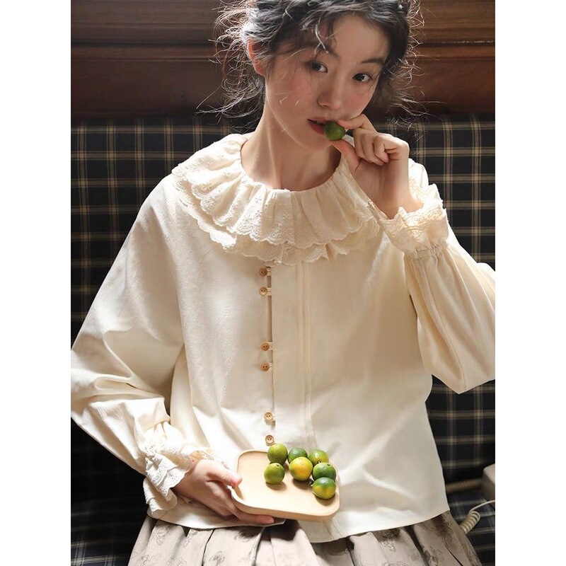 Unique Double-Layer Lace Doll Collar Jacquard Shirt for Women 2025 Winter French Retro Beautiful Bell-Sleeved Top