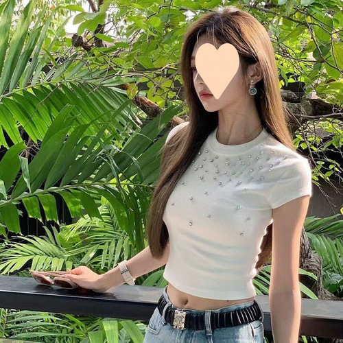 Summer New Diamond-embellished Short-sleeve T-shirt for Women, Design-oriented, Niche, Straight Shoulders, Round Neck, Versatile, Fitted Basic Top for Women, Trendy