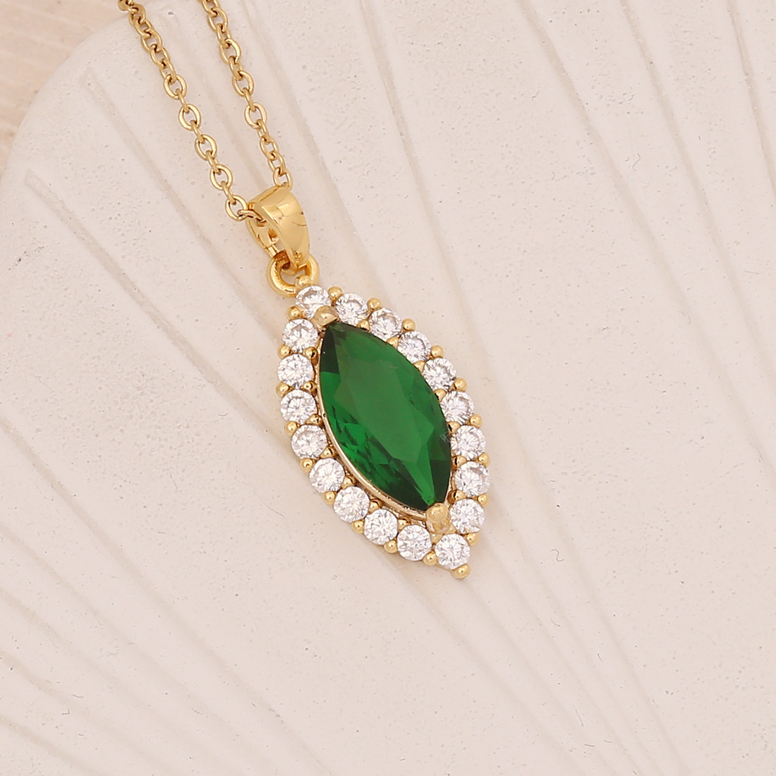 new retro emerald zircon inlaid pendent copper necklace clavicle chain