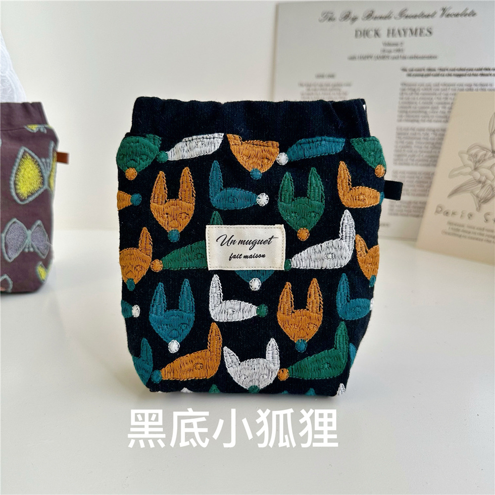 작은 검은 여우