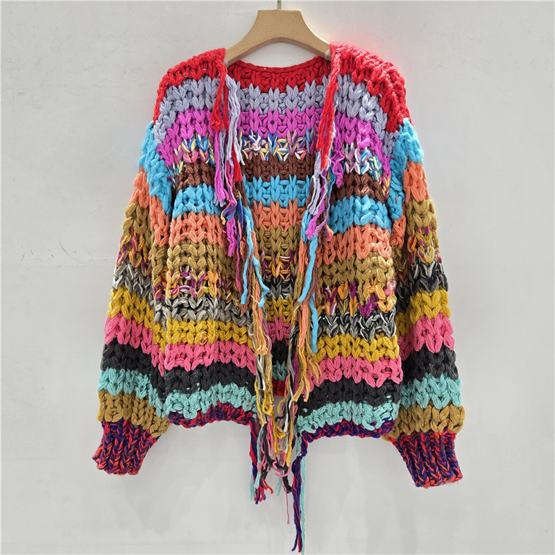 Diseño de suéter de rayas de color bordado chaqueta de mujer invierno invierno suelta chaqueta corta delgada cardigan de punto universal