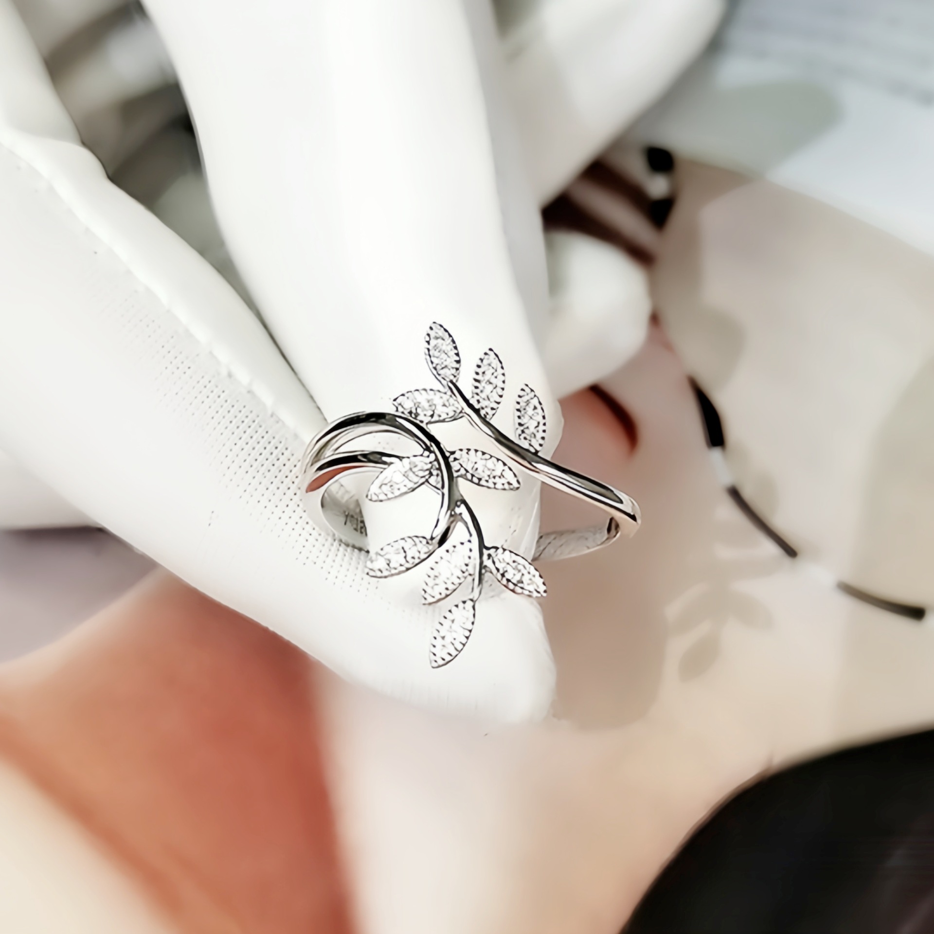 Fashionable Creative Zircon Adjustable Open Flower Leaf Ring, Trendy And Unique Women's Ring_voghion.com