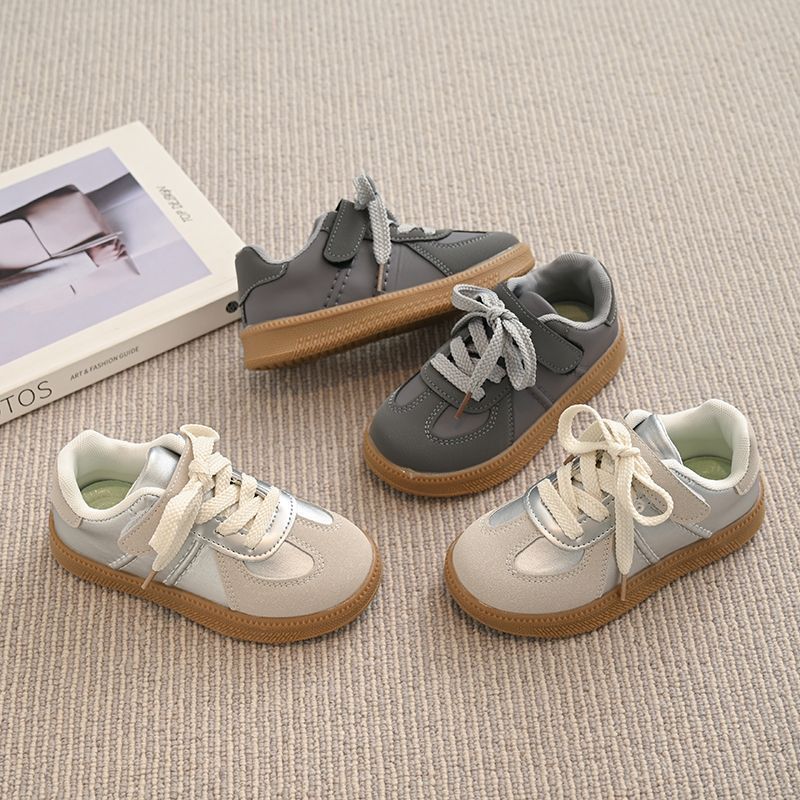 Zapatos de entrenamiento alemanes para niños 2025 verano nuevo estilo niña moda coreana zapatos casuales zapatos deportivos antideslizantes de suela suave para niños