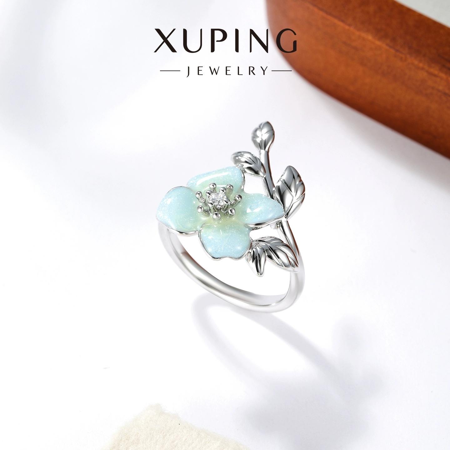 Xuping serie de goteo de moda de cuatro hojas de textura de flores anillo de hoja simple y fácil de usar suave viento anillo de otoño y invierno al por mayor