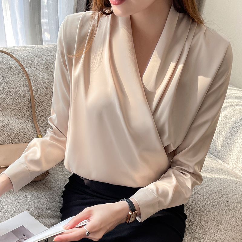 2026 Spring and Autumn New Long-Sleeve Shirt for Women, Unique Design, Professional and Stylish V-Neck Blouse, Versatile Chiffon Shirt