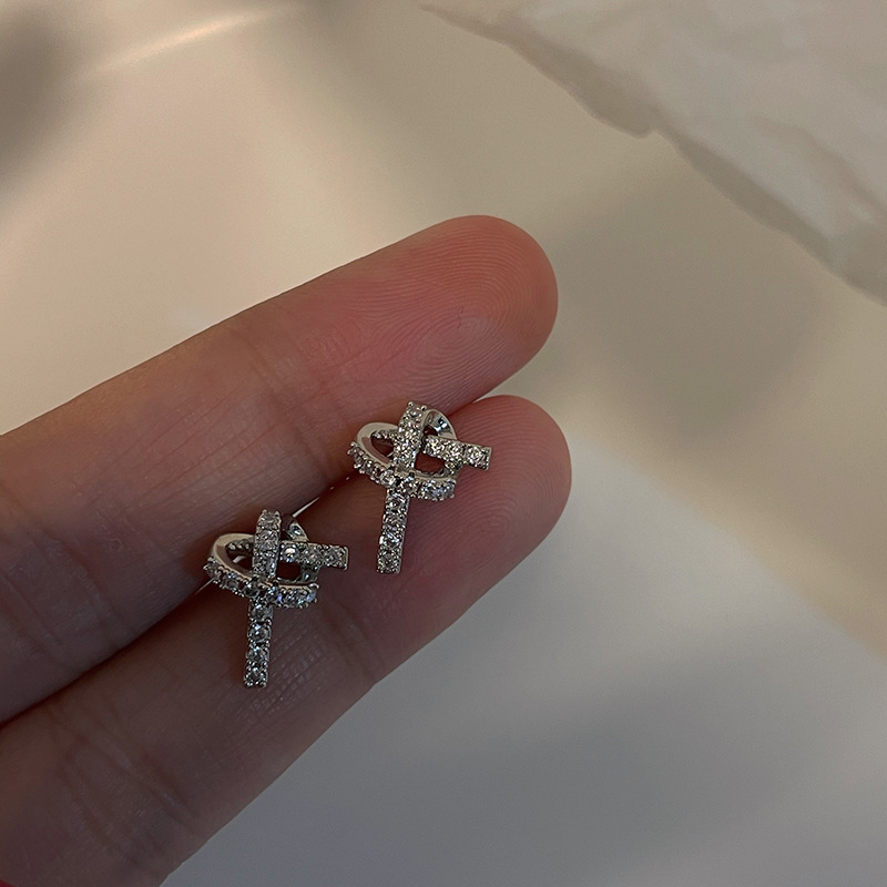 Retro universal design sophisticated small earrings with zircon