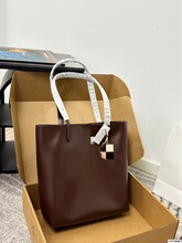 C���¿�Manhattan�L������Ҹ�°�Ů���μ�����ش�����