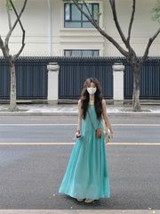 法式镂空吊带连衣裙女夏季海边度假风沙滩裙褶皱慵懒松弛感长裙子