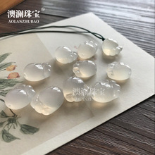 批发天然冰透玉髓猫爪小吊坠白玛瑙萌款熊掌肉垫挂件配饰直播货源