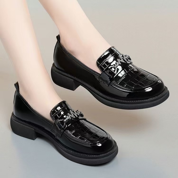 Zapatos de mujer de tacón plano de cuero blando de otoño 2025 nuevo estilo de cabeza redonda coreano versátil suela suave ligera y cómoda zapatos Lefour para mujeres