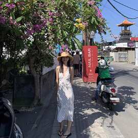 白色波点v领挂脖连衣裙女夏法式性感露背气质中长裙子图片色薄纱