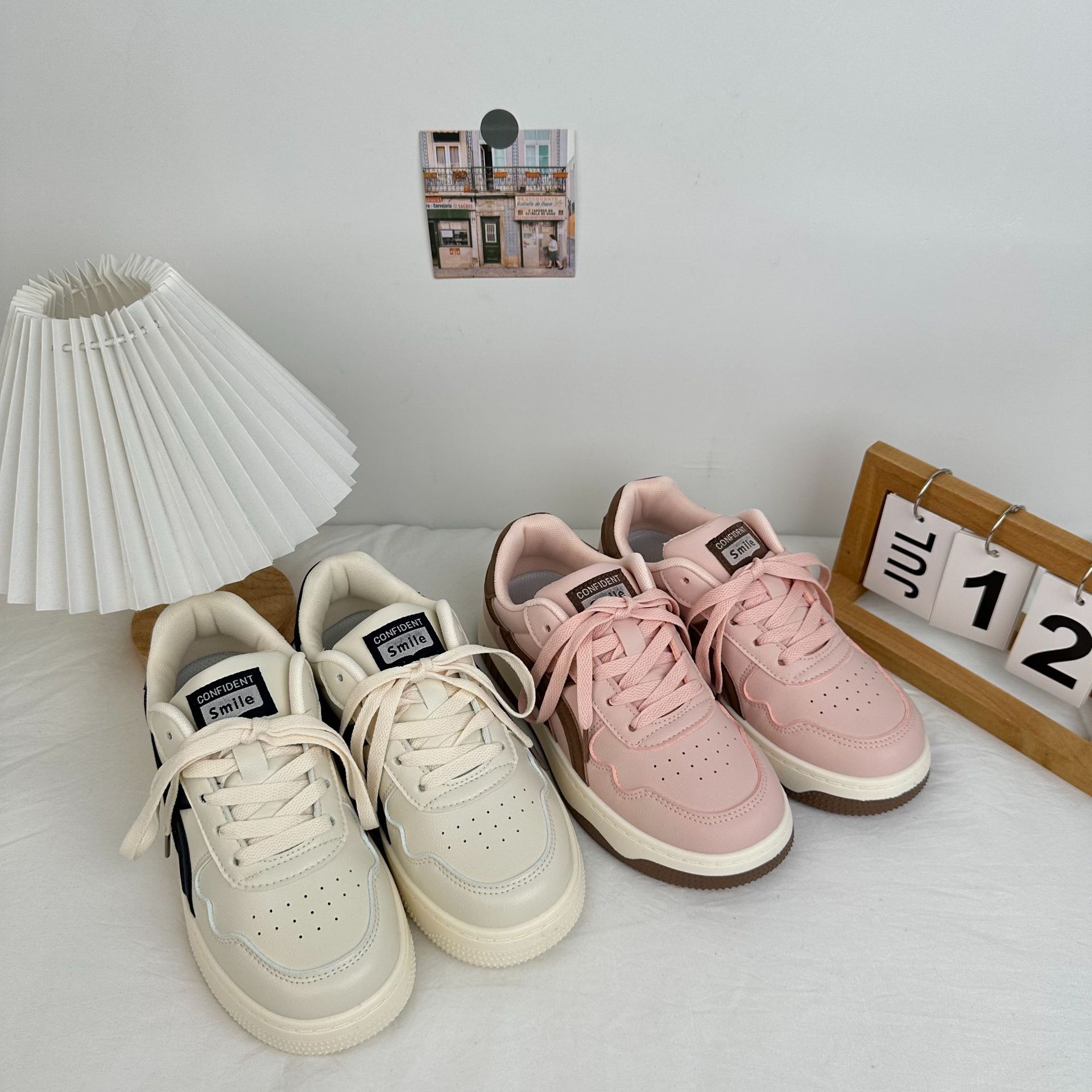 Zapatos blancos transpirables de otoño planos para mujeres 2024 nuevos estudiantes de zapatos deportivos de entrenamiento alemán en zapatos casuales coreanos image 3