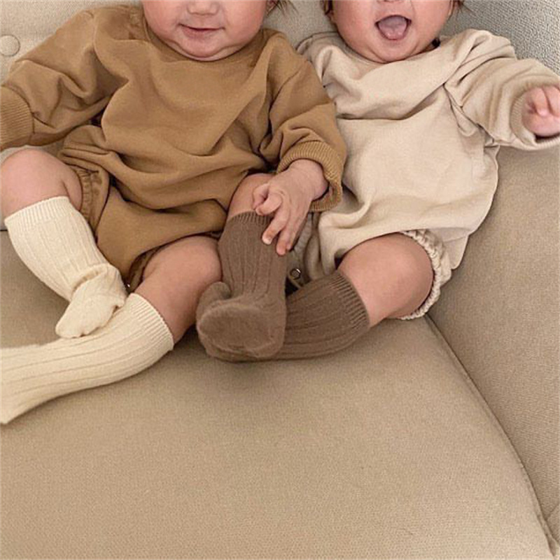 韓国版ins乳幼児用春服新型連体服男女赤ちゃんシンプルでゆったりとしたカジュアルな洋風の三角登り服