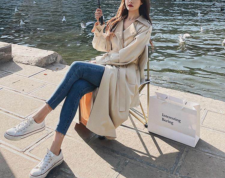 Áo khoác trench coat nữ dáng dài trung bình, form rộng, cổ vest, tay dài, phong cách thanh lịch — Màu be (chất lượng cao cấp) chi tiết 12