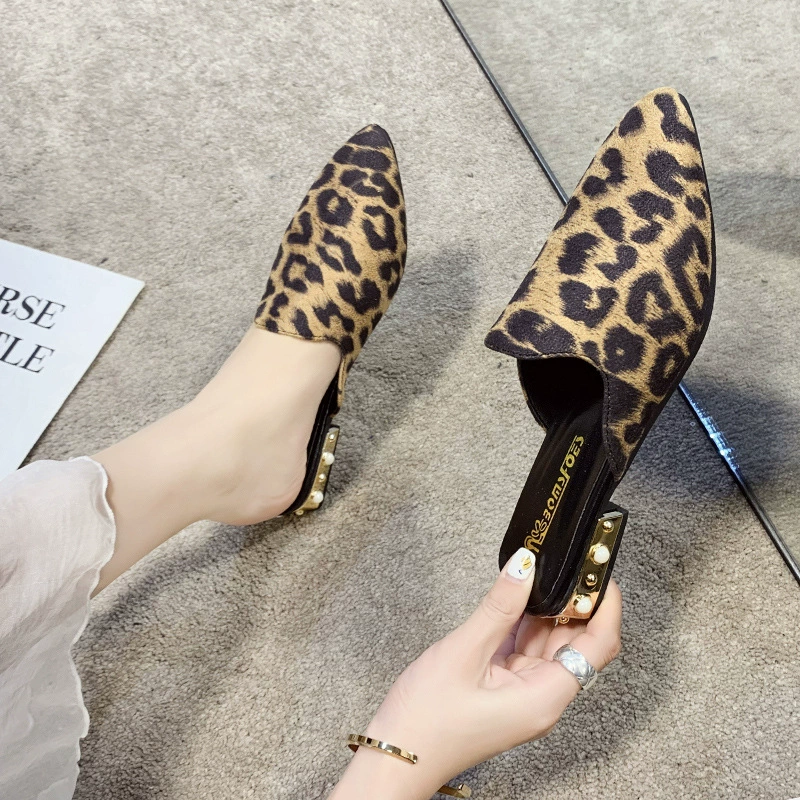 Тапочки с леопардовым принтом, женская верхняя одежда с острым носком 2021, новые модные тапочки на массивном каблуке Baotou, женские ленивые сандалии