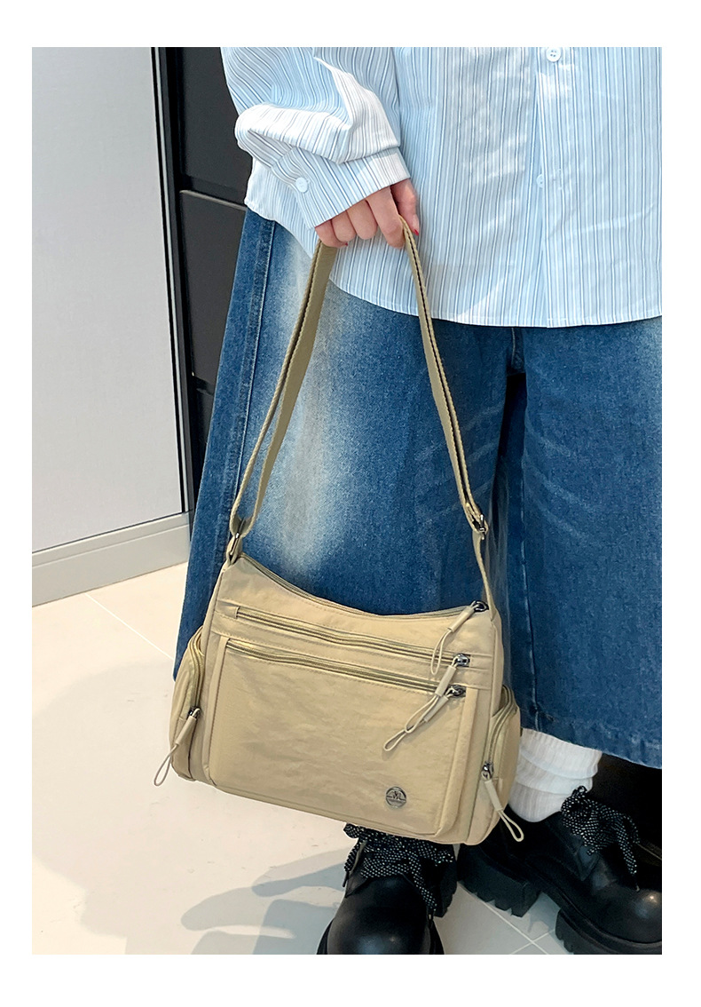 New travel bags: Fashionable crossbody bag for women, nylon large-capacity travel single-shoulder bag for women to work and commute undefined