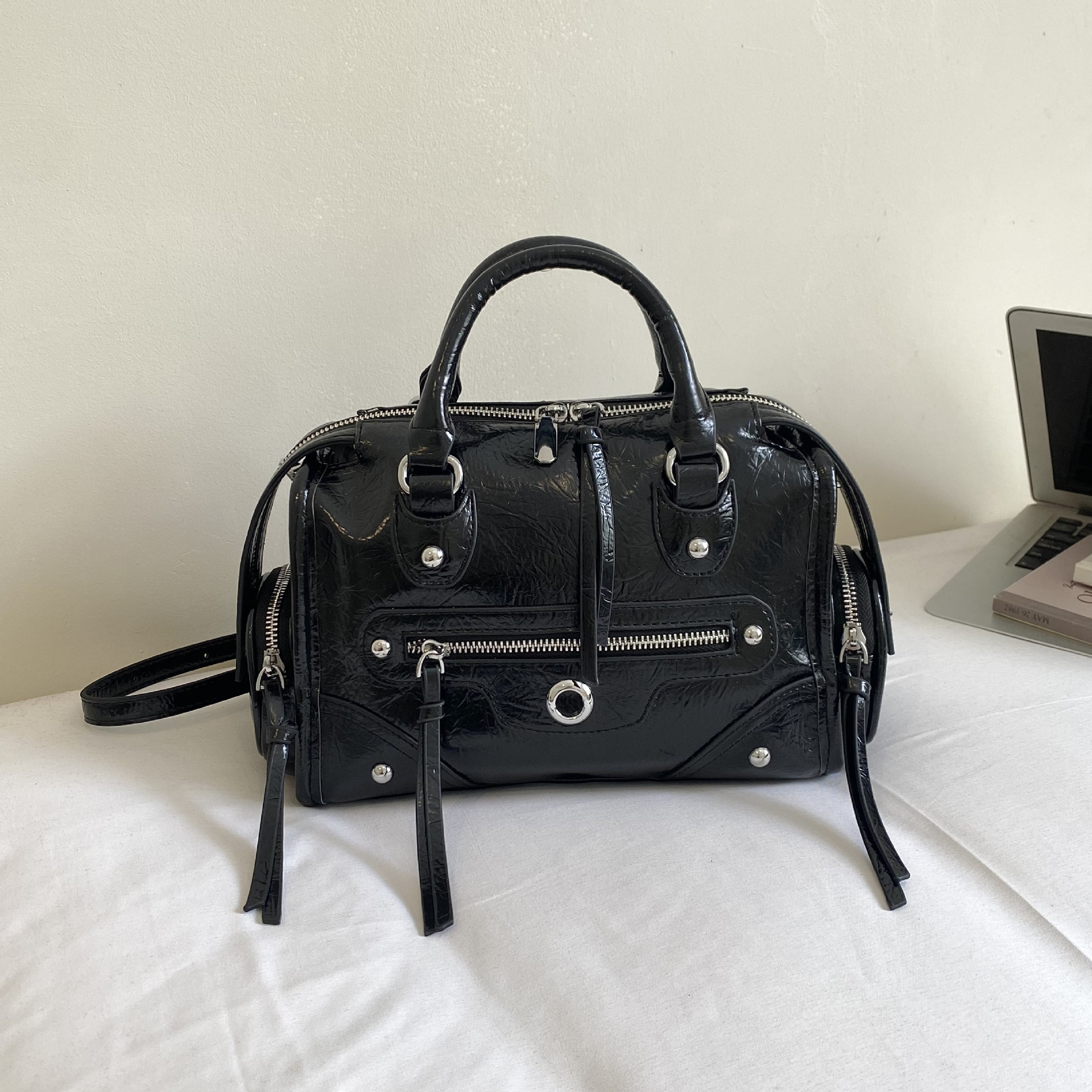 Bolsas de motocicleta retro transfronterizas de moda extranjera bolsas de remaches diarias Europa y América bolsas de hombro de Boston